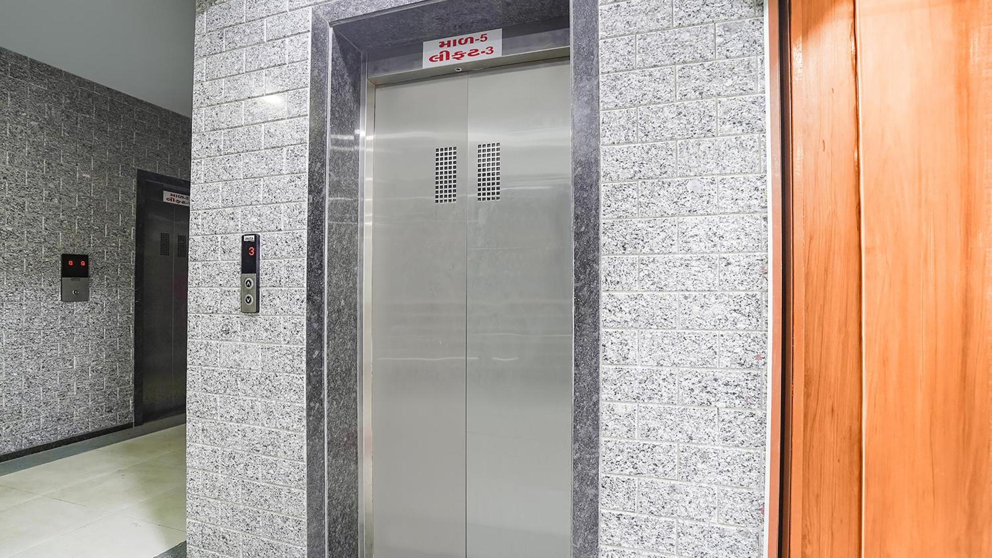 Fabhotel Vishala In أحمد أباد المظهر الخارجي الصورة